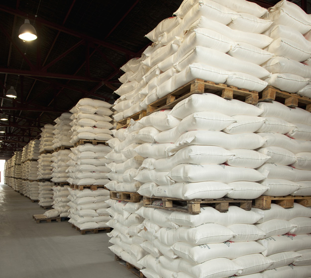 Bulk food ingredients staged for just-in-time distribution to manufacturers